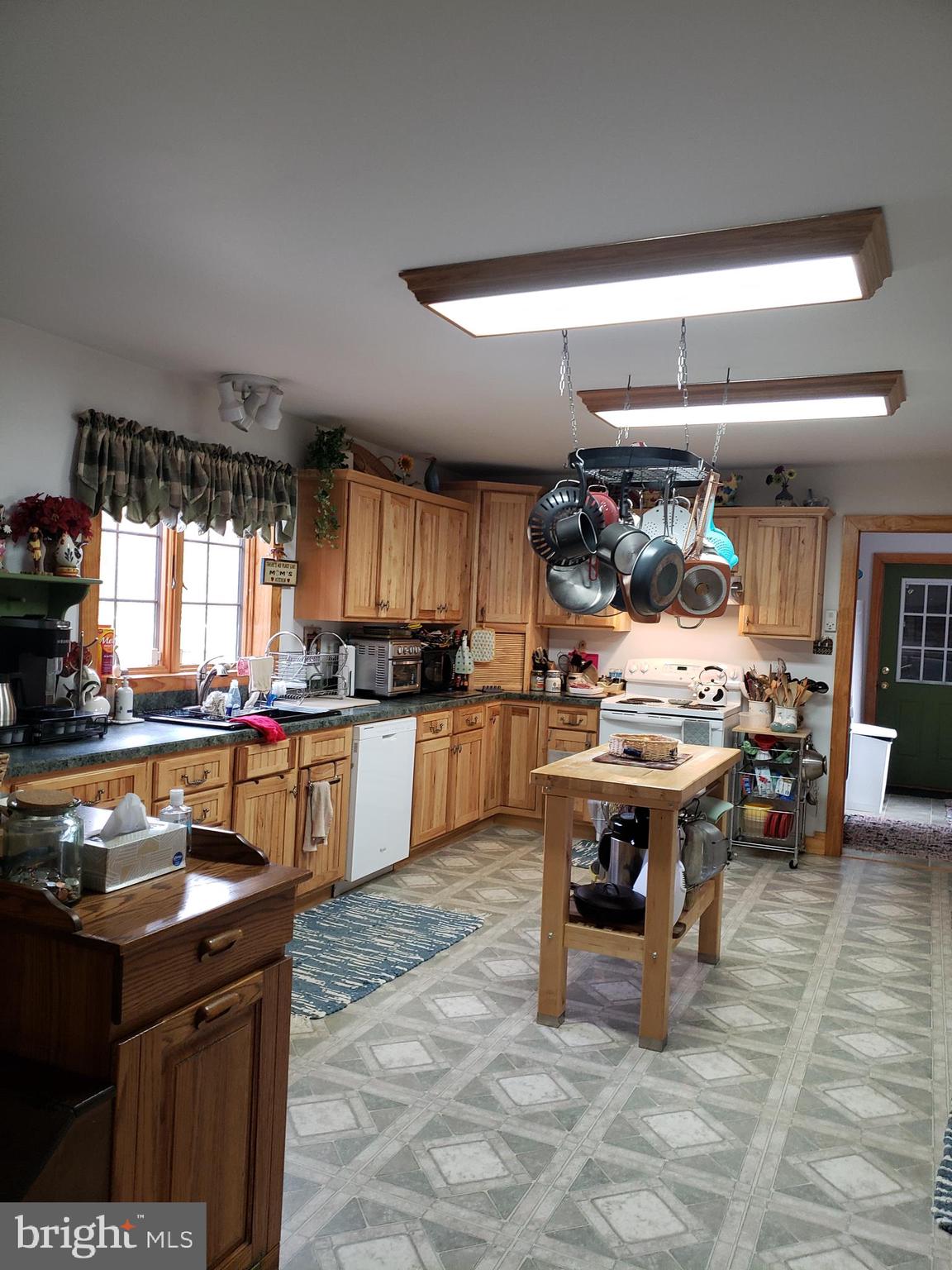 820 Packing House Road Berkeley Springs, WV 25411 - Photo 8 of 34 kitchen