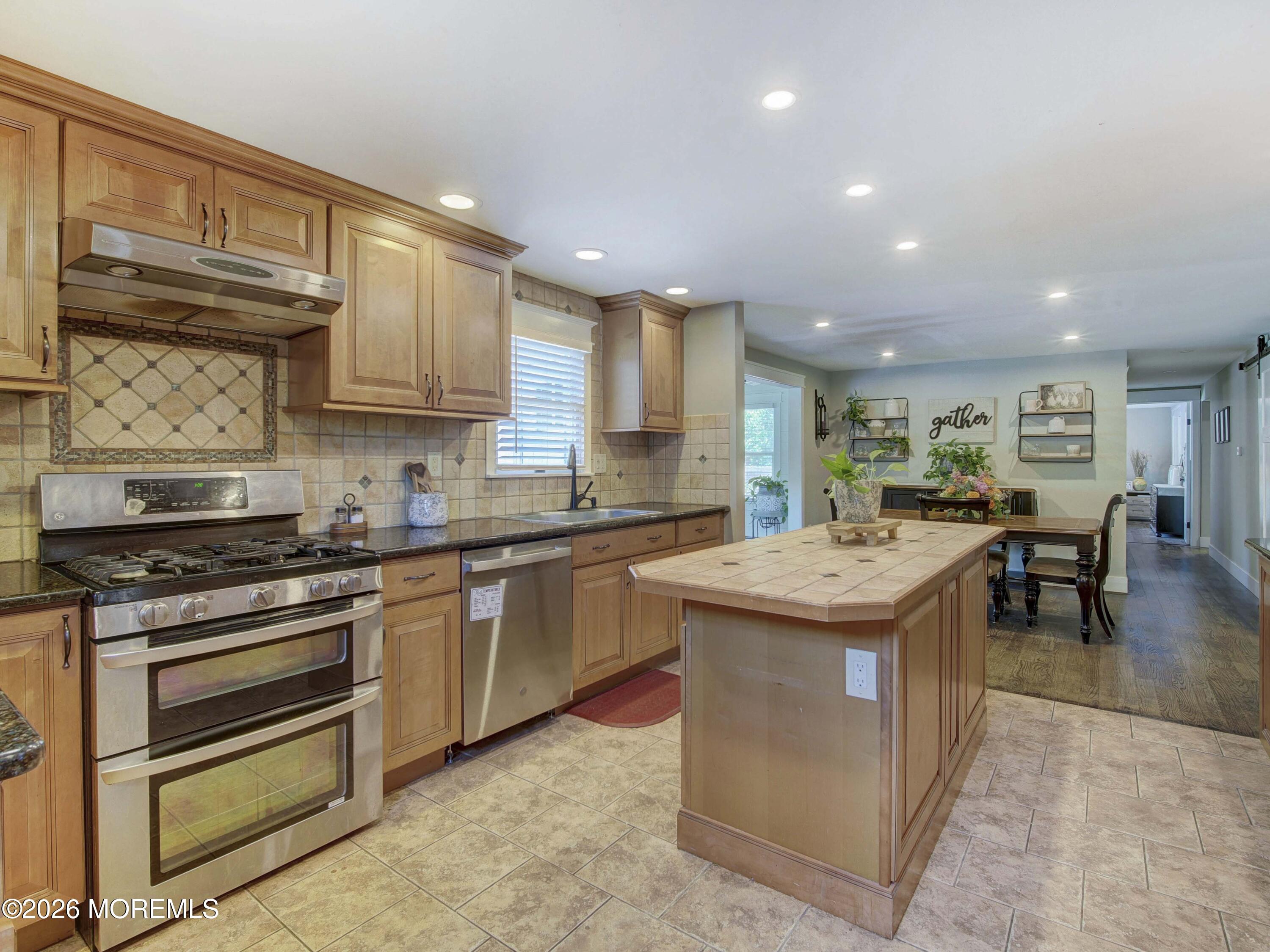20 Richard Road Farmingdale, NJ 07727 - Photo 3 of 22 3