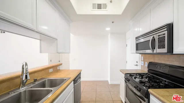 $3,600 | 3328 Oakhurst Avenue, Unit 311, Los Angeles, CA 90034