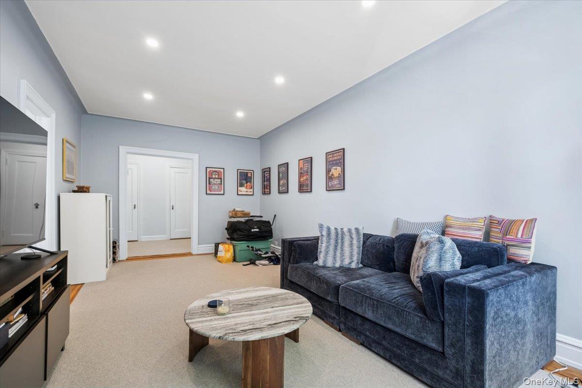 143 Garth Road, Unit 5L Scarsdale, NY 10583 - Photo 8 of 22 Living Room w/ ceiling lights