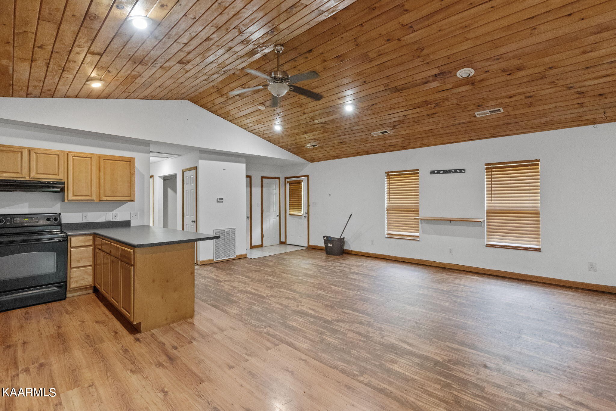 523 Old Tacora Hills Road Clinton, TN 37716 - Photo 8 of 17 Gallery Image 8