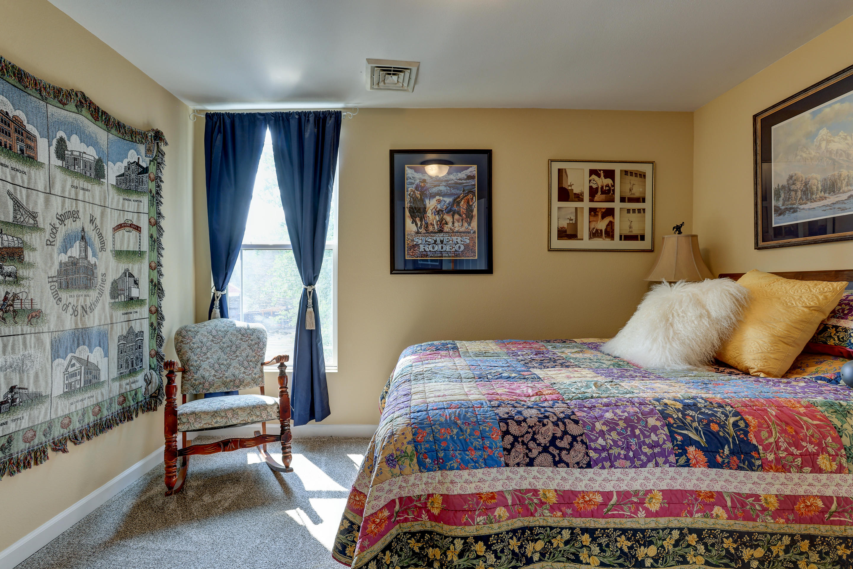 60875 Billadeau Road Bend, OR 97702 - Photo 30 of 42 a bedroom with a large bed and a window