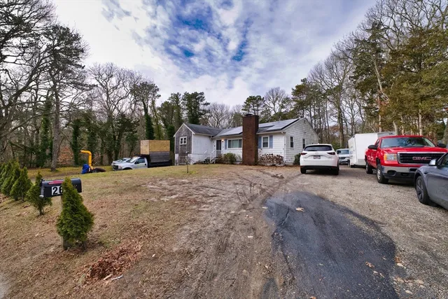 $575,000 | 267 Lincoln Road, Hyannis, MA 02601