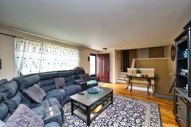 $575,000 | 267 Lincoln Road, Hyannis, MA 02601