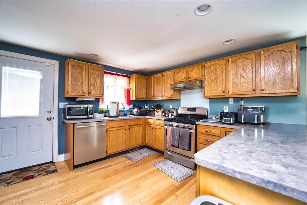 267 Lincoln Road Hyannis, MA 02601 - Photo 8 of 25