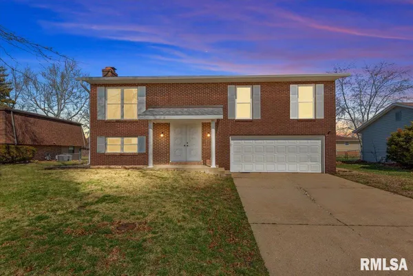 $219,900 | 101 Toulon Court, Fairview Heights, IL 62208