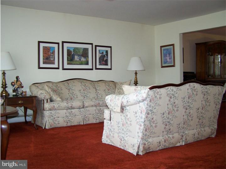 75 Rotterdam Road North Holland, PA 18966 - Photo 2 of 25 Living Room