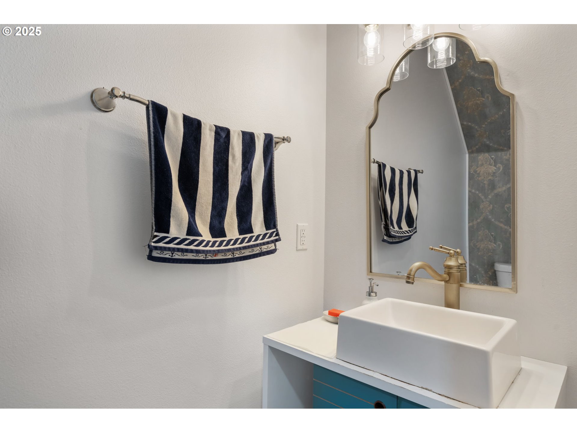 19577 Southwest Treehouse Lane Beaverton, OR 97078 - Photo 17 of 37