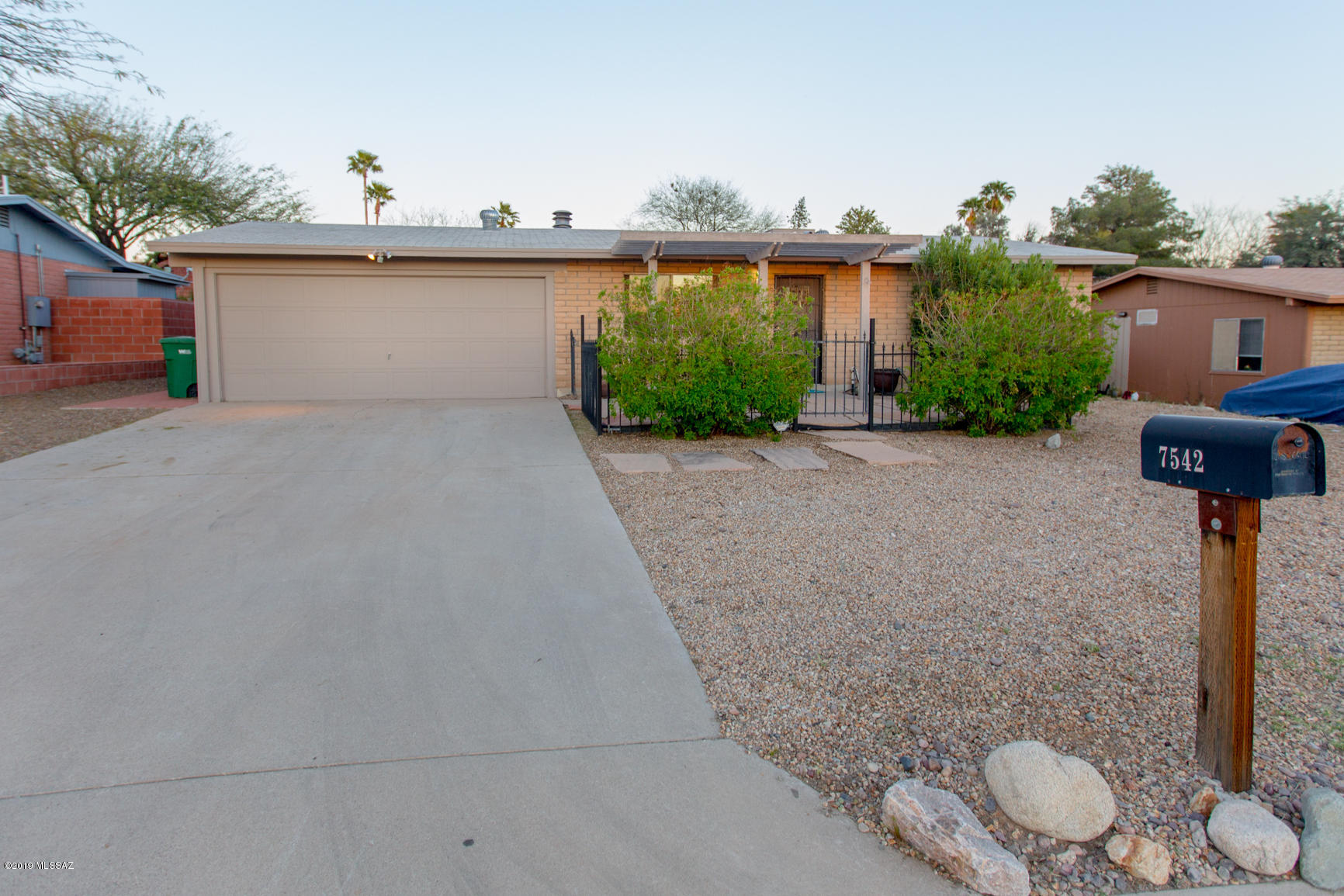 7542 North Rae Avenue Tucson, AZ 85741 - Photo 2 of 7 Gallery Image 2