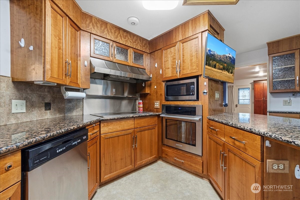14744 Beaver Marsh Road Mount Vernon, WA 98273 - Photo 12 of 40 a kitchen with stainless steel appliances granite countertop a sink a stove and a microwave oven