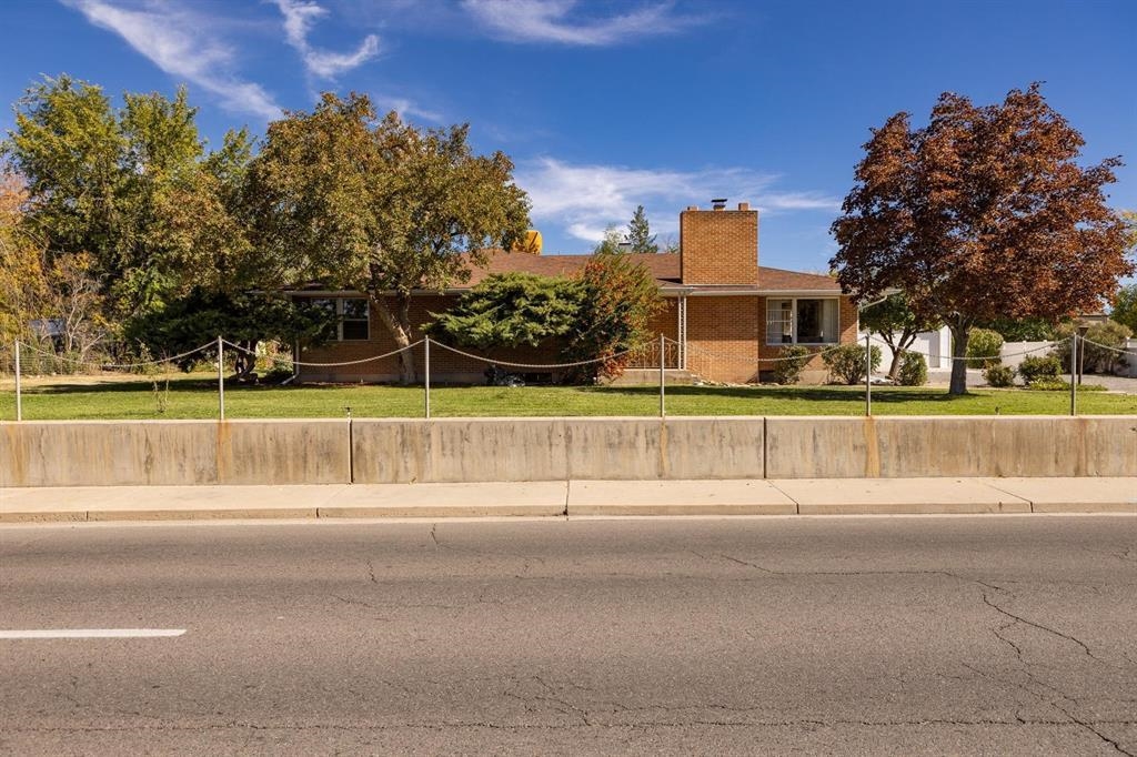 a view of a tennis court