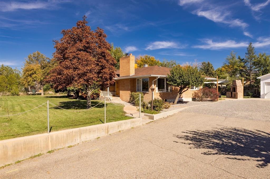 604-26 26 1/2 Road Grand Junction, CO 81506 - Photo 2 of 21 a view of a road with a building in the background