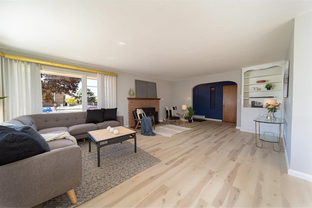 604-26 26 1/2 Road Grand Junction, CO 81506 - Photo 4 of 21 a living room with furniture and a fireplace