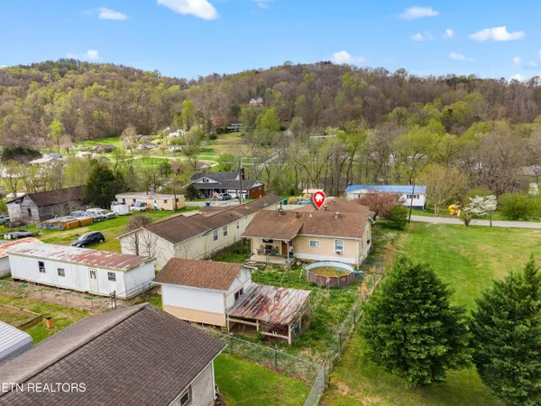 $109,900 | 555 Poplar Avenue, Jellico, TN 37762