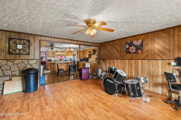 $109,900 | 555 Poplar Avenue, Jellico, TN 37762