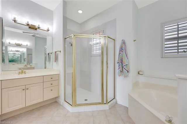 $659,900 | 689 Vintage Reserve Circle, Unit 15D, Naples, FL 34119