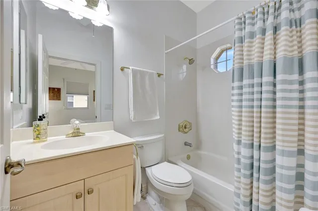 $659,900 | 689 Vintage Reserve Circle, Unit 15D, Naples, FL 34119