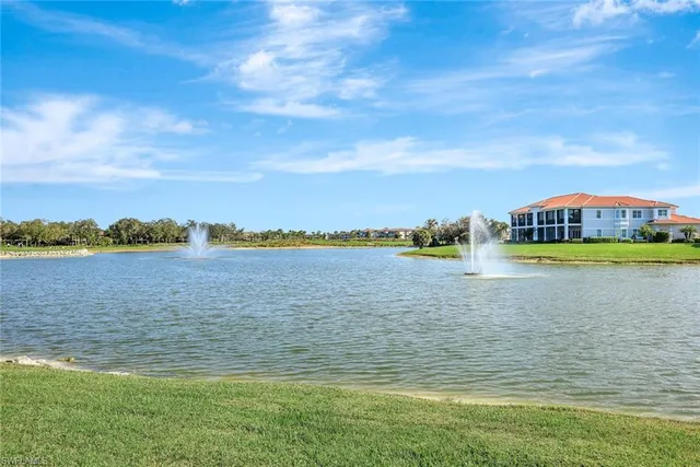 $659,900 | 689 Vintage Reserve Circle, Unit 15D, Naples, FL 34119