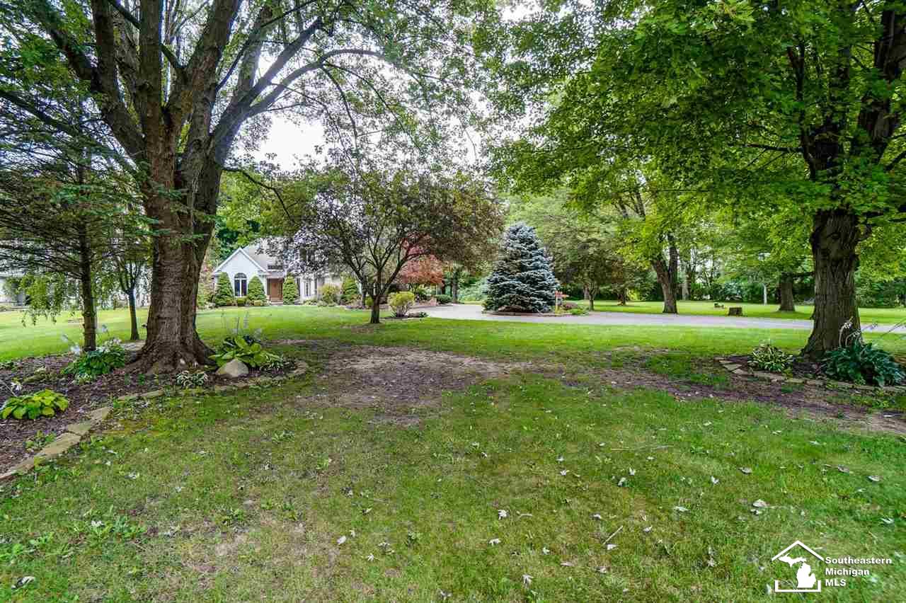 2304 West Sterns Road Temperance, MI 48182 - Photo 5 of 62 50052477-4.JPG