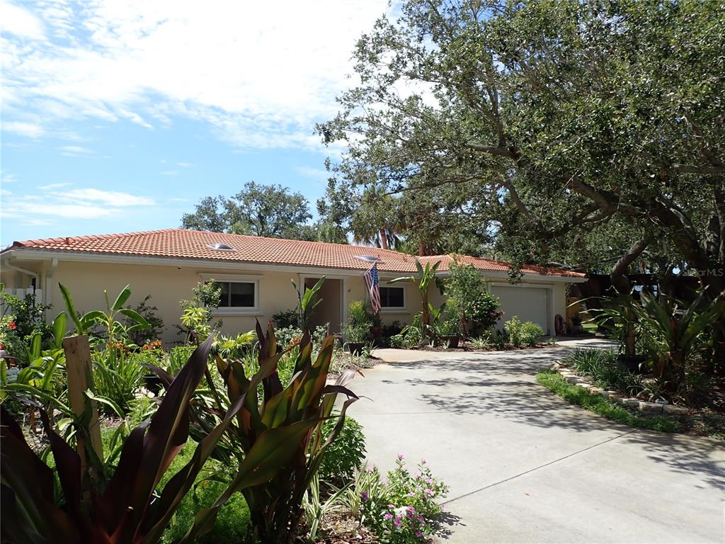 2834 Pelham Road North St. Petersburg, FL 33710 - Photo 2 of 61