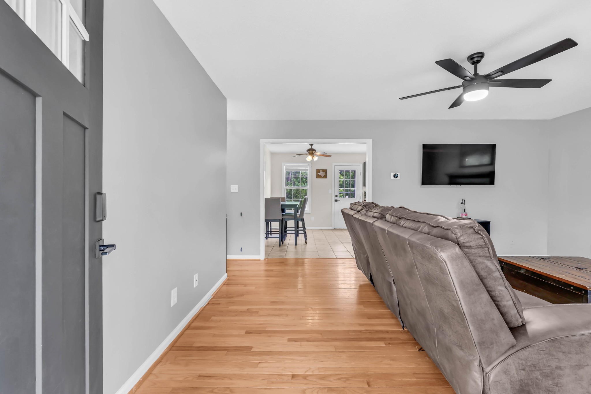 3300 Backridge Road Woodlawn, TN 37191 - Photo 8 of 42 a living room with furniture and a wooden floor