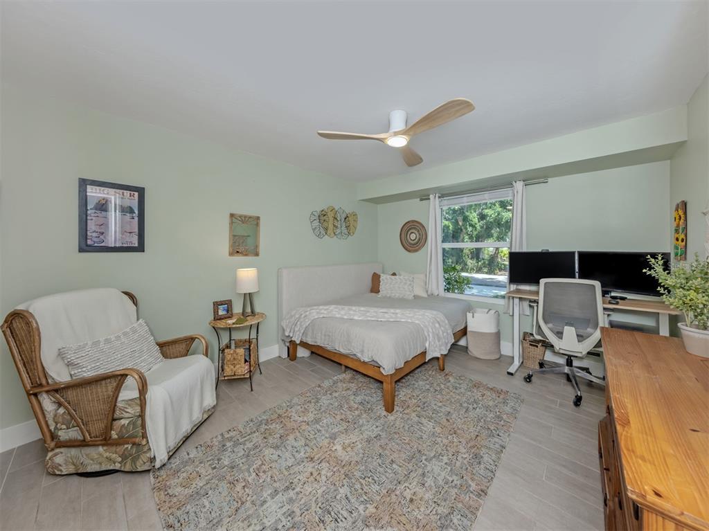 381 Falkland Road Venice, FL 34293 - Photo 14 of 41