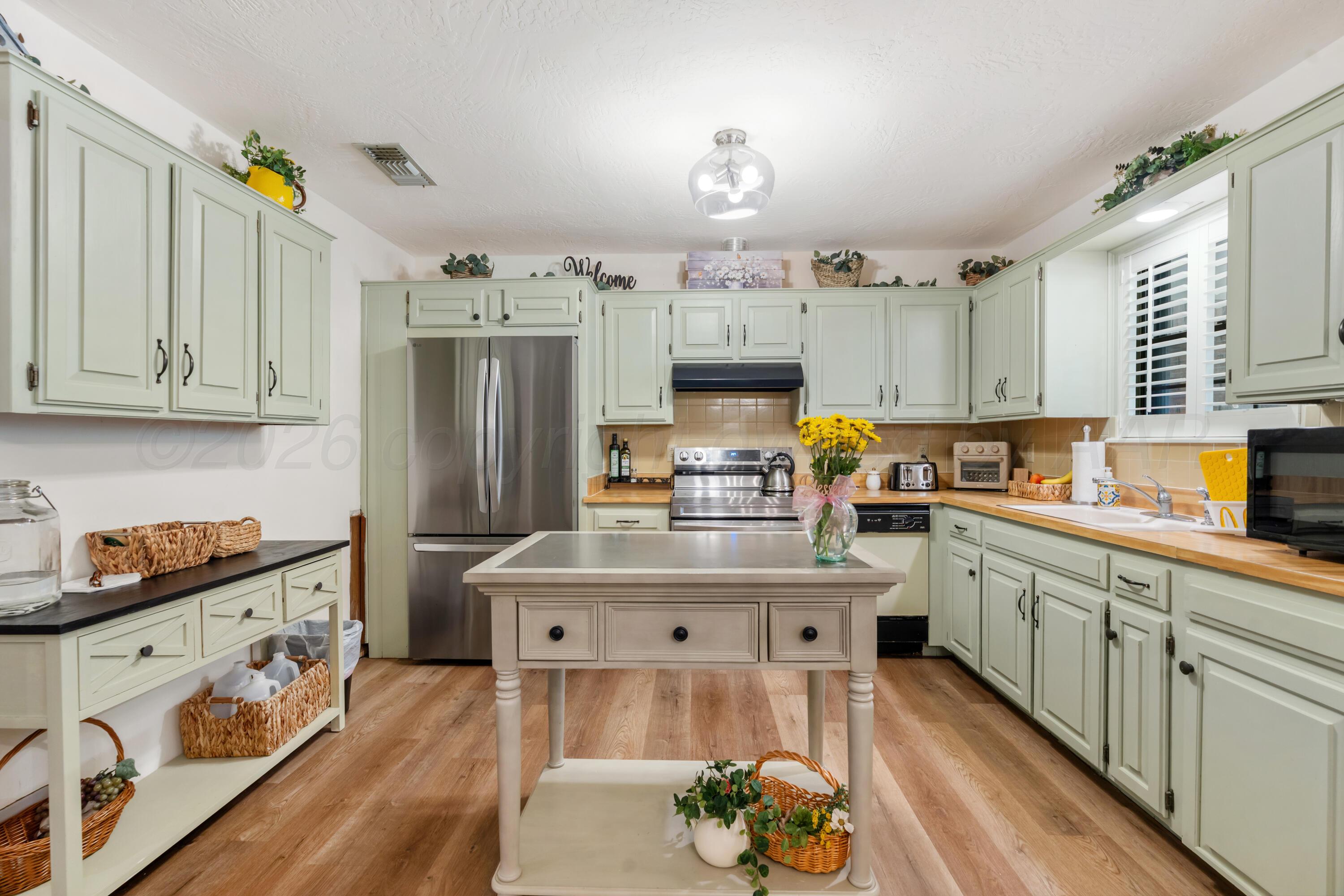 5106 While A Way Road Amarillo, TX 79109 - Photo 2 of 21 5106 While A Way -23