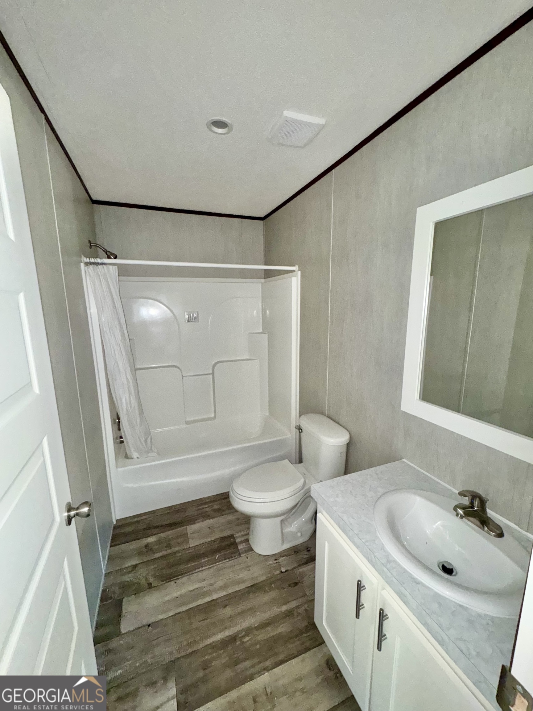589 Ben Jackson Road Vidalia, GA 30474 - Photo 14 of 17 a bathroom with a sink and a mirror