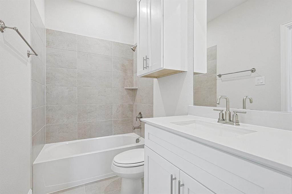 11458 Chartwell Court Frisco, TX 75035 - Photo 24 of 32 a bathroom with a sink a toilet and bathtub