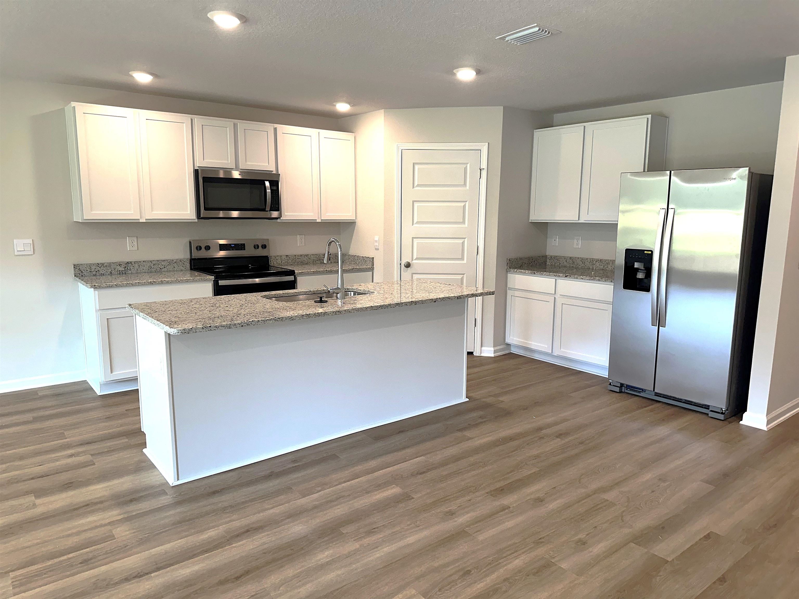 1227 Hayward Loop Foley, AL 36535 - Photo 9 of 29 Kitchen