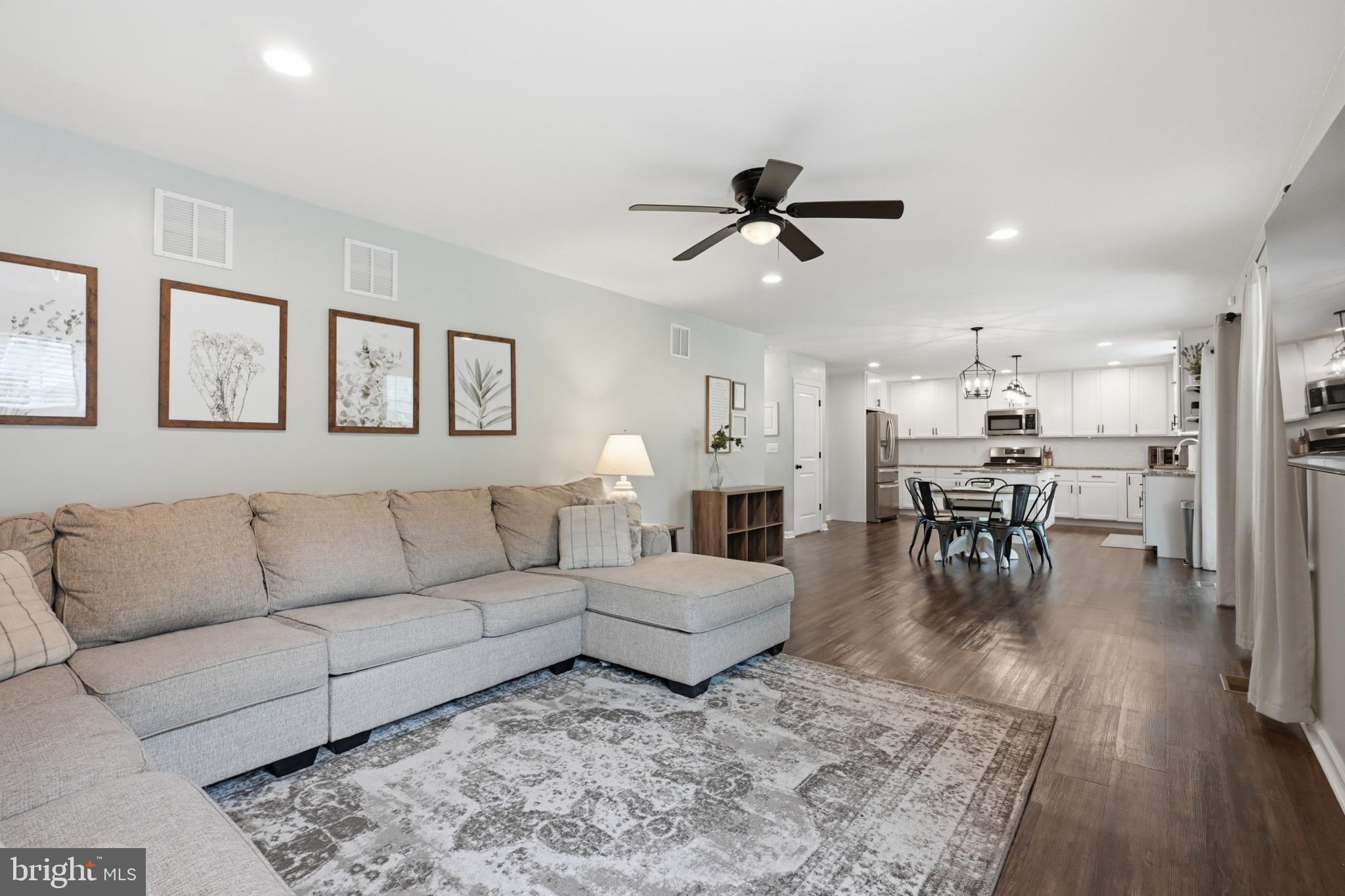 1072 Bear Road New Castle, DE 19720 - Photo 4 of 32 Great Room