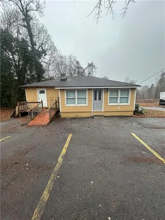a view of a house with backyard and sitting area