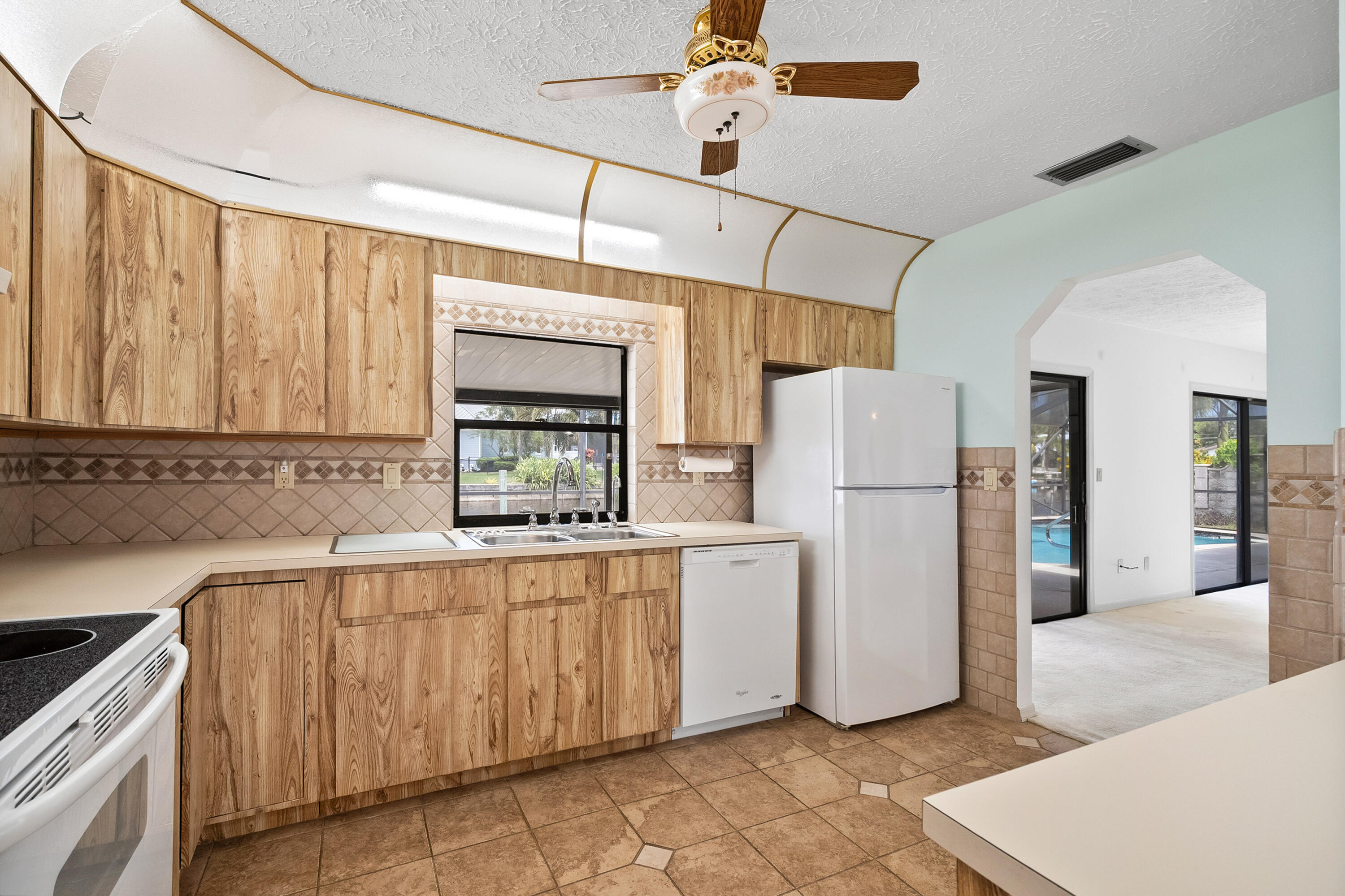 1545 Southwest Dyer Point Road Palm City, FL 34990 - Photo 24 of 44 Kitchen-open and bright.