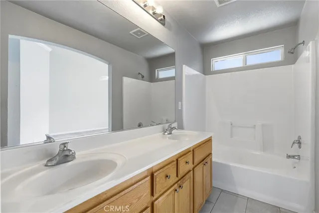 $2,425 | 662 Helen Drive, Turlock, CA 95382