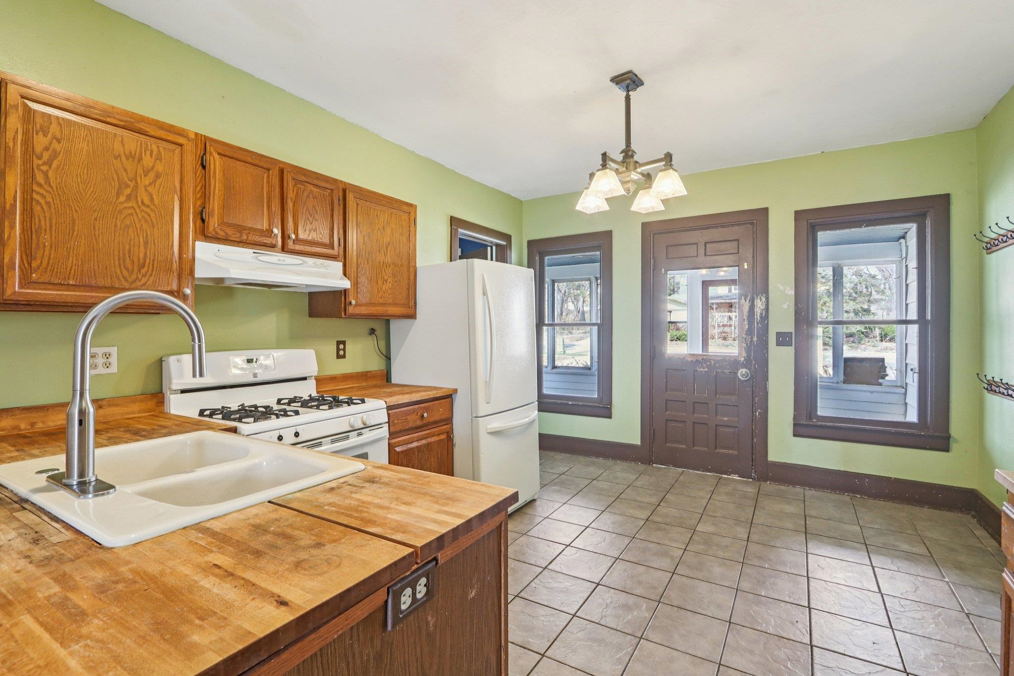 146 Taylor Street Cottage Grove, WI 53527 - Photo 7 of 37