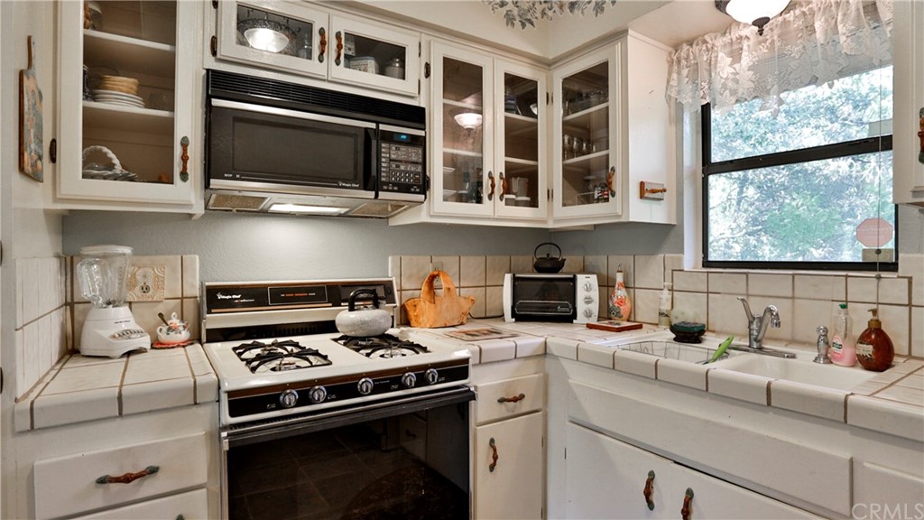 462 Shady Dell Crestline, CA 92325 - Photo 17 of 38