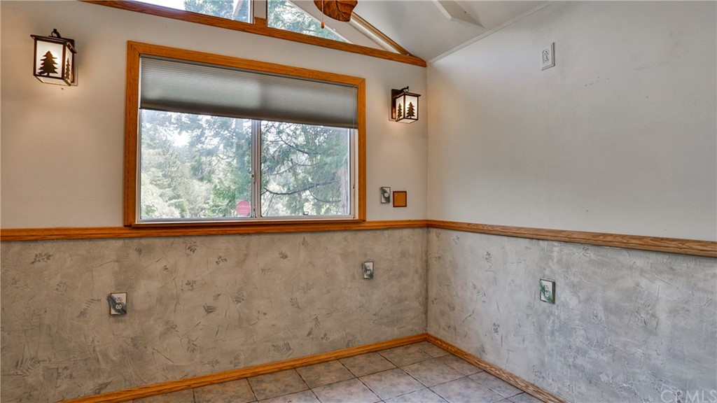 462 Shady Dell Crestline, CA 92325 - Photo 20 of 38