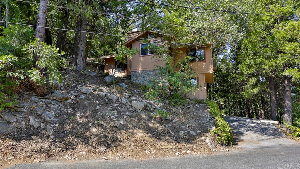 462 Shady Dell Crestline, CA 92325 - Photo 2 of 38 Side view from street