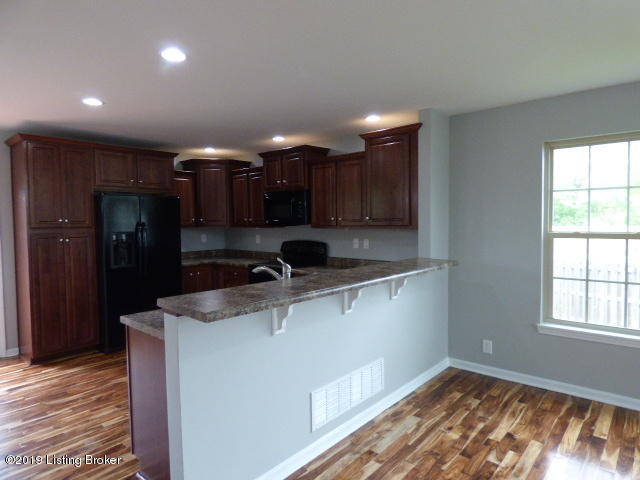 6924 Fernview Road Louisville, KY 40291 - Photo 10 of 32 P1020290