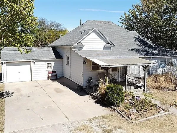 $99,900 | 720 South Woodlawn Street, Wellington, KS 67152