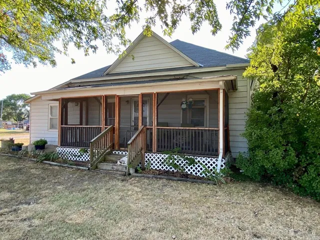$99,900 | 720 South Woodlawn Street, Wellington, KS 67152