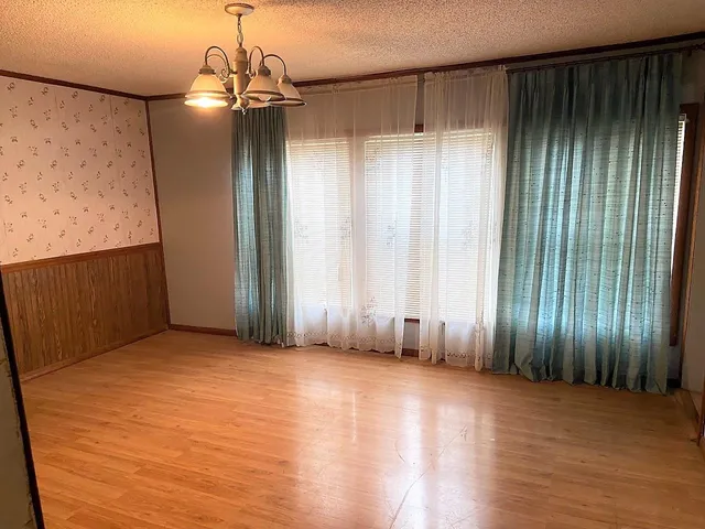 $99,900 | 720 South Woodlawn Street, Wellington, KS 67152