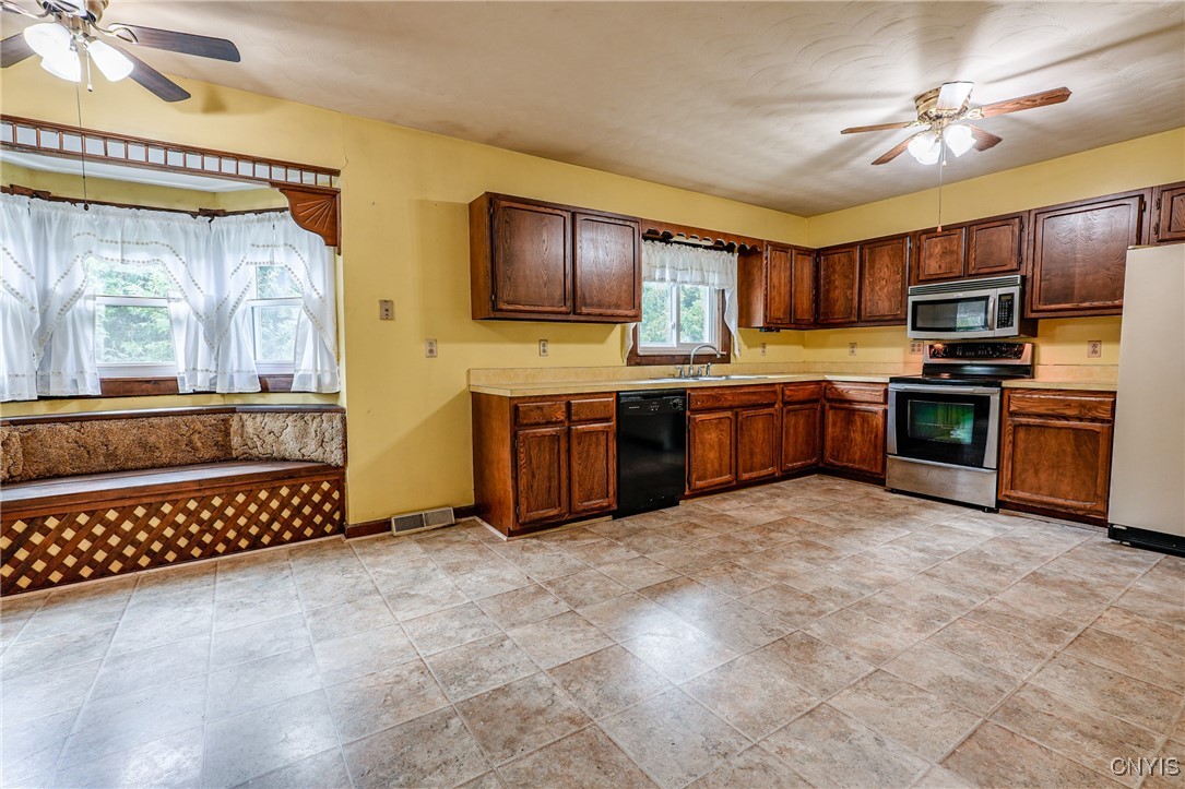 617 North Jay Street Rome, NY 13440 - Photo 7 of 26