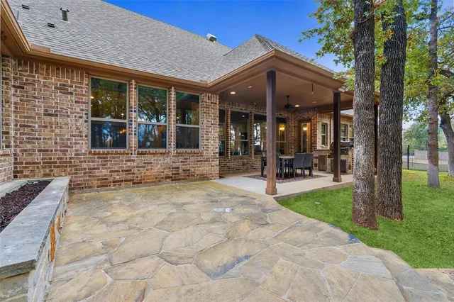 a view of house with a outdoor space