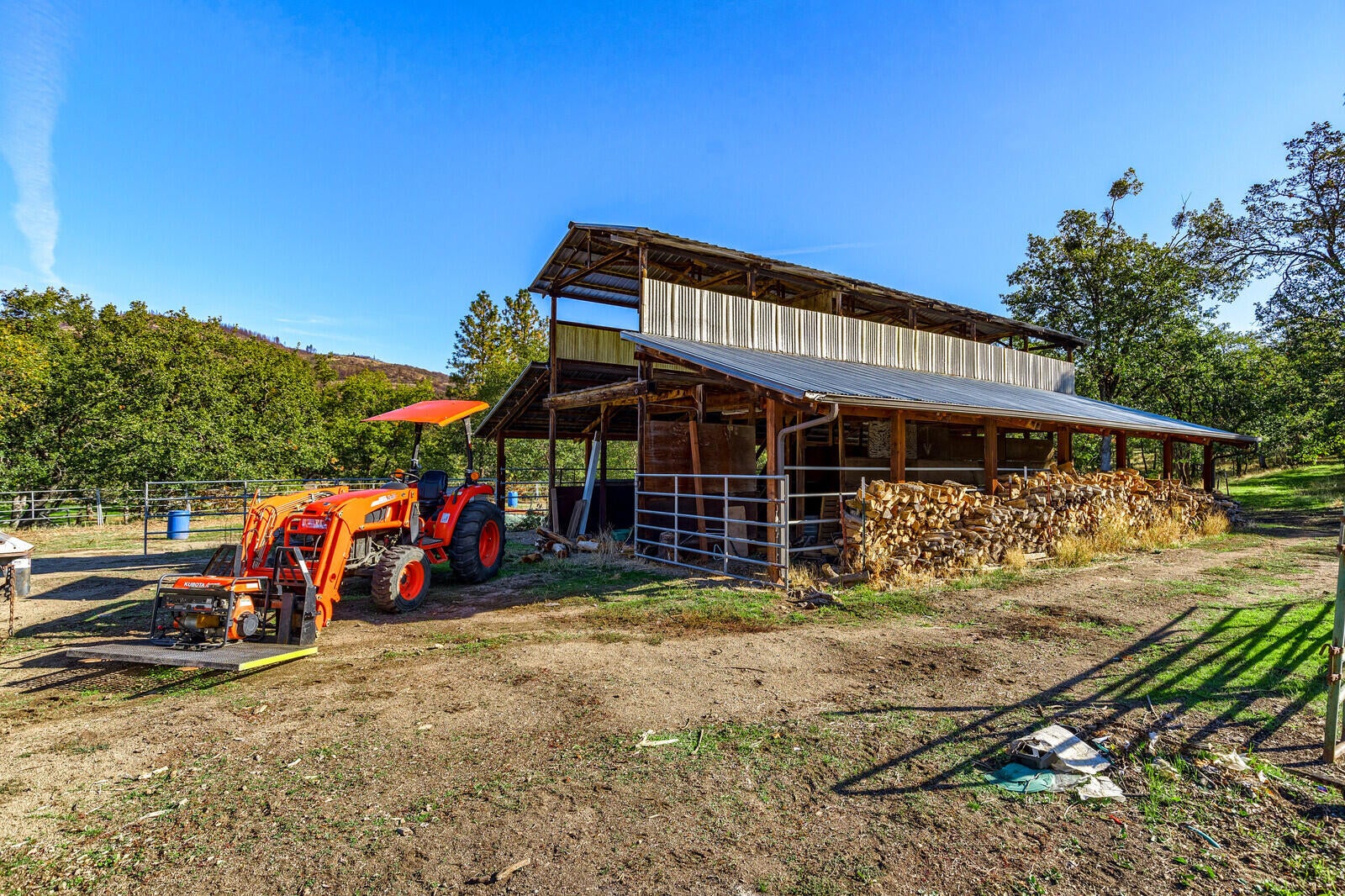1477 Worthington Road Eagle Point, OR 97524 - Photo 51 of 65 52-Hay Barn