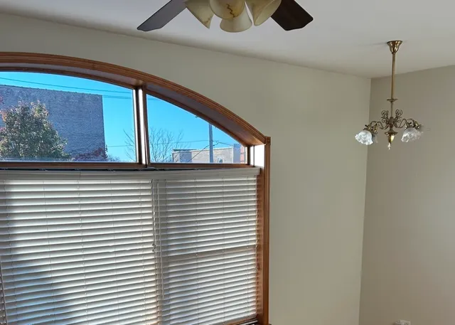 $2,200 | 116 North Main Street, Unit 5, Wheaton, IL 60187