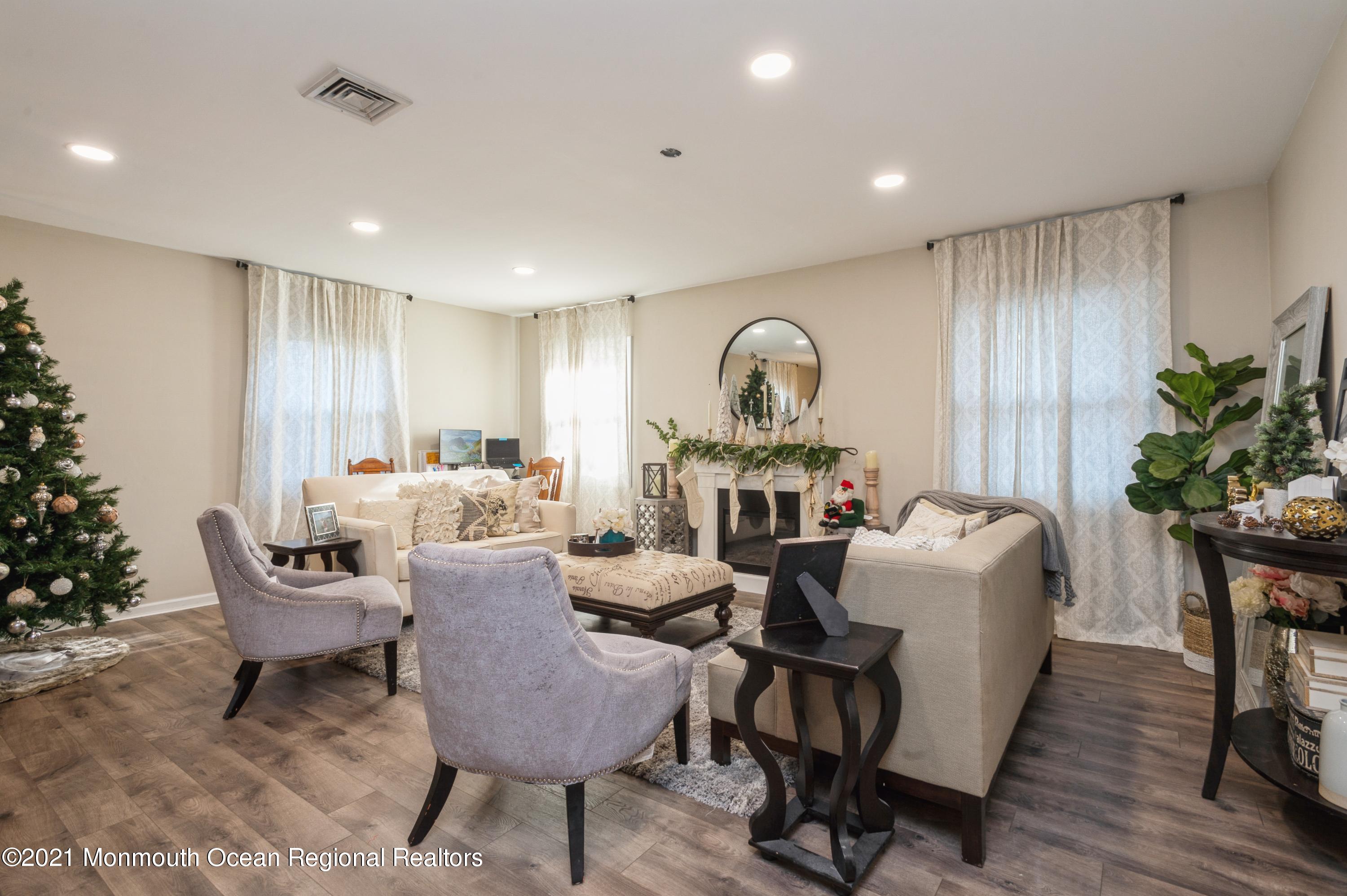 32 Canfield Lane Aberdeen, NJ 07747 - Photo 4 of 17 04_32CanfieldLane_1_LivingRoom_HiRes