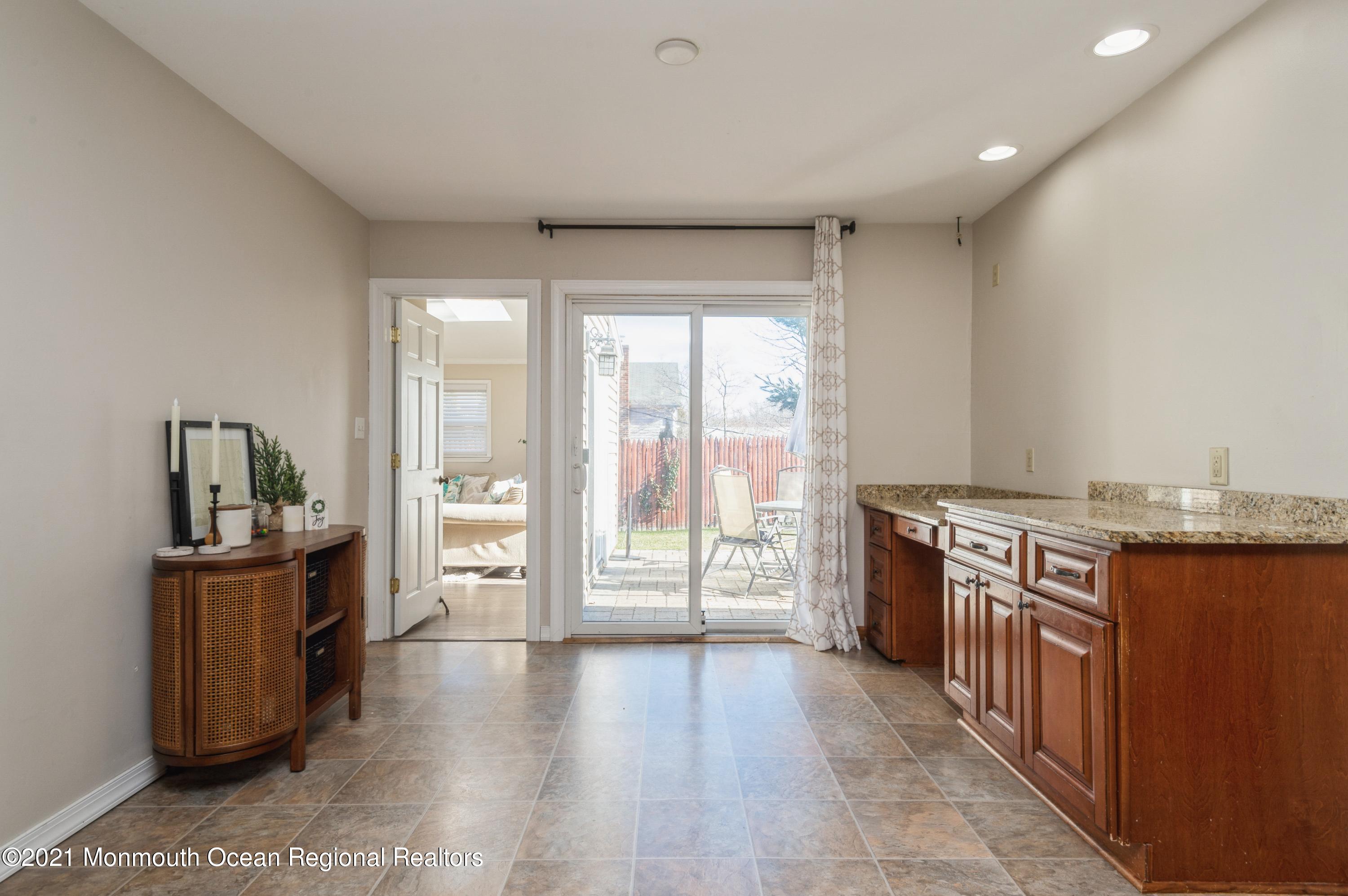 32 Canfield Lane Aberdeen, NJ 07747 - Photo 9 of 17 08_32CanfieldLane_358_BreakfastArea