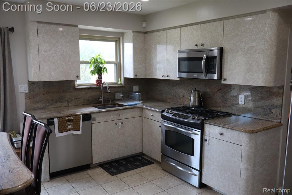 39552 Forbes Drive Sterling Heights, MI 48310 - Photo 19 of 45