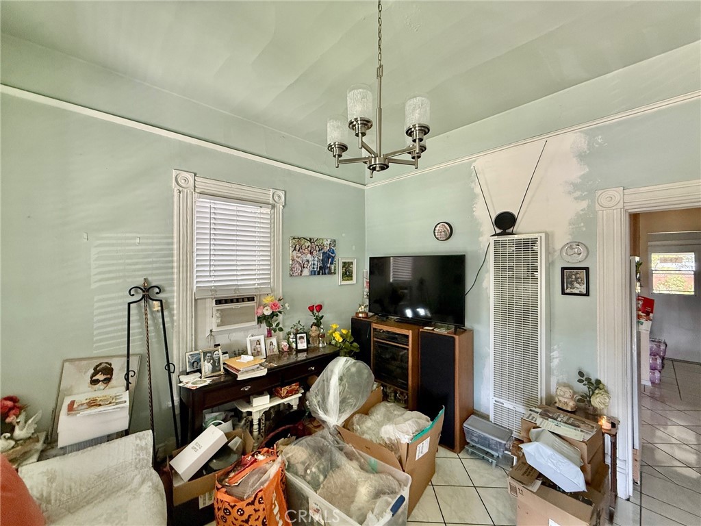 547 Texas Street Pomona, CA 91768 - Photo 3 of 11